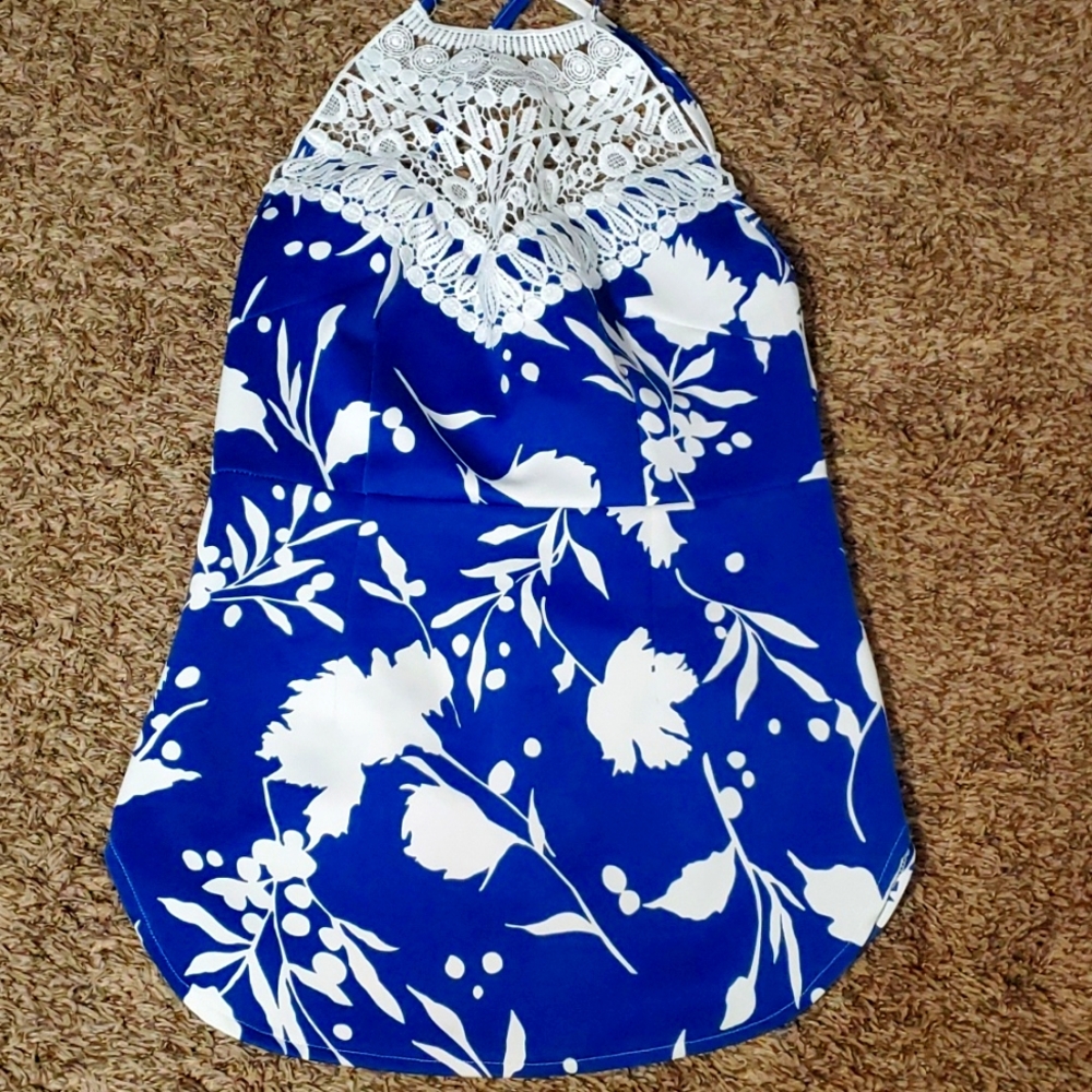 Cross back dress great for summer outfit. Extra small